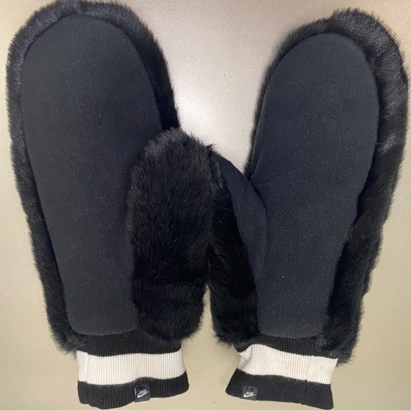NWT Nike Women’s Warm Faux Fur Mittens - Size XS/S - Picture 5 of 7